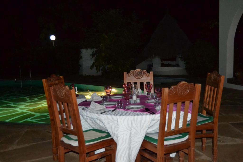 Giraffe House Bed and Breakfast Malindi Exteriör bild